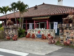 そういえばお土産を全然見ていなかった我々、ここでお買い物です。