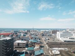 ホテルの部屋から釧路市内。冬らしい良い天気でした。