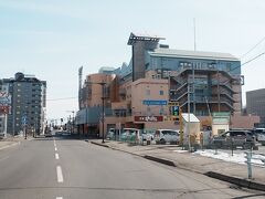 釧路のシンボル？フィッシャーマンズワーフMOOへ。ちなみに「MOO」は「Marine Our Oasis」の頭文字を取った造語とのこと。