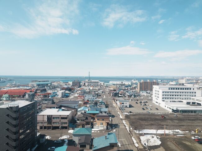 ホテルの部屋から釧路市内。冬らしい良い天気でした。