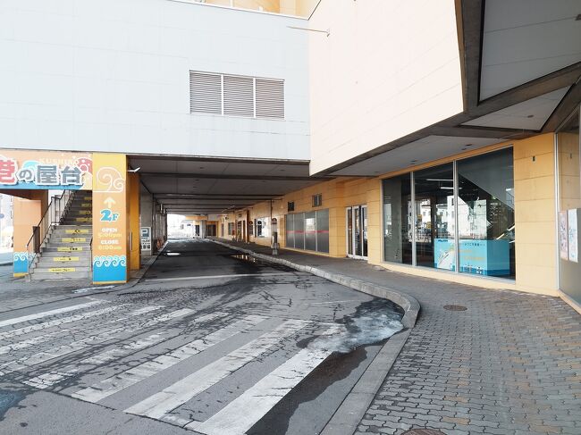 MOOの停留所は、空港バスのほか、札幌行きの都市間バスなども発着。待合室もあるので、特に冬季は便利。