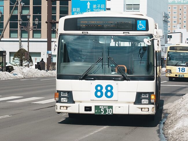 10時44分、予定より3分遅れて、くしろバス［88］イオン新富士線のバスが到着。<br />くしろバスは、系統番号が大きく掲示されているので分かりやすい。