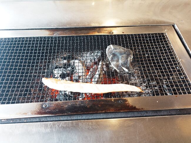 ショーケースの撮影を忘れてしまった。<br />サーモンハラスとブリカマを購入。