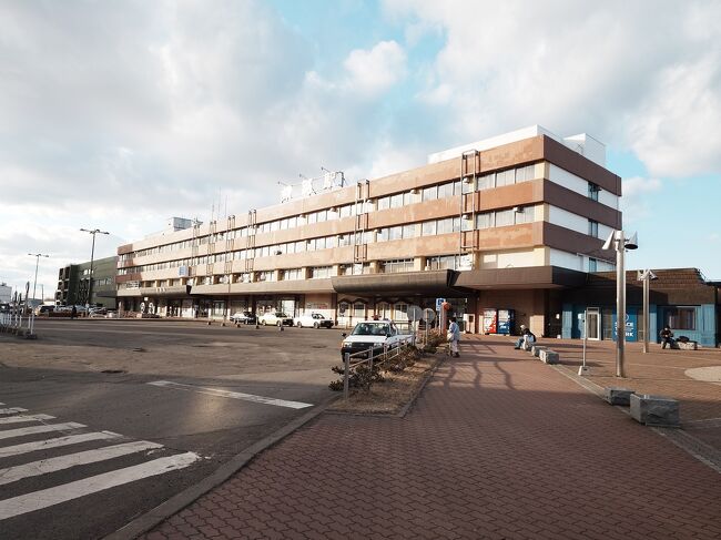 夕暮れの釧路駅。哀愁を感じますね。