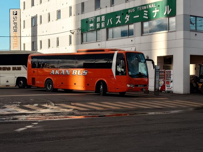 空港バスもこちらから発車。バスターミネルの案内所の上はスーパーホテルです。