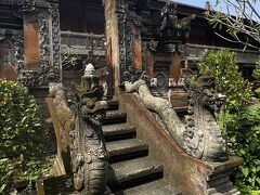 11:45時頃に、バリ博物館に到着しました。

ラトさんに13:00に入口で、と伝えてのんびり見学。