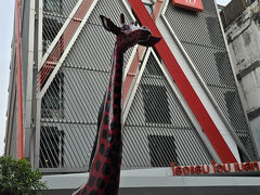 一度ホテルに戻ってチェックアウト。2泊お世話になりました！

当初の予定は午前にちょっとだけ外出て、午後からだらだらして夜はジムで運動する予定で、

ジムクツと運動用のウエアも持って行ったけど、今回は旅行が楽しすぎて、全然運動できなかったなー。