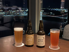 東京・浜松町『Fairmont Tokyo』42F

『フェアモント東京』のクラブラウンジ【フェアモント ゴールド
ラウンジ】のナイトスナック時にいただいたドリンクの写真。

＜ビール＞
〇 東京ブルース セッションエール
おいしいです☆☆
〇東京ブルース シングルホップ・ウィート 
ビターです。