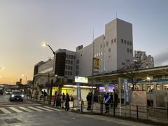 ライトアップの開園の夕方5時に合わせて、4時40分に荻窪駅に着きました。