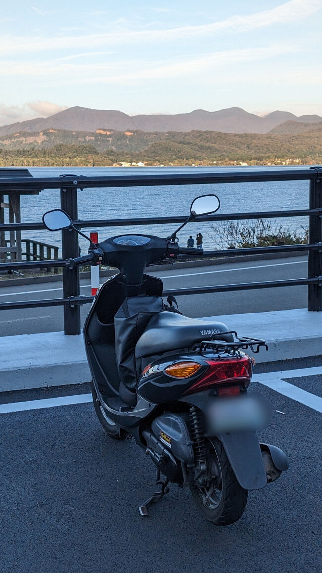 奥入瀬渓流を走っていたとき、またまた問題が発生。<br />渋滞で停まっているときにグローブと袖の間に突然ハチが降ってきて、驚いて咄嗟に払おうとすると刺されてしまいました、、、！<br />針は抜けたものの、刺された箇所が膨れ、痺れまで発生。<br /><br />体制を整えるため、道の駅に立ち寄りました。