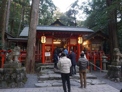 椿大神社の本殿のそばには、猿田彦大神の妻神である天之鈿女命を主神としてお祀りする別宮「椿岸神社」があります。