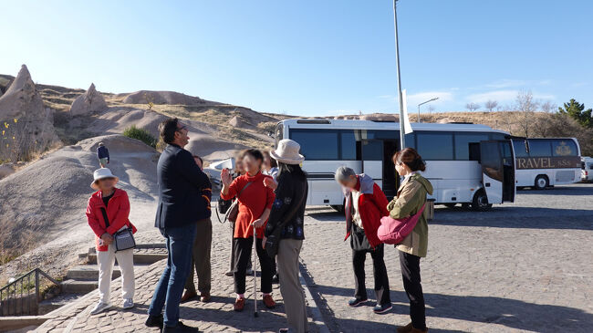 今回の現地ガイドは、オスカー<br />　　少人数なので和気あいあい<br />