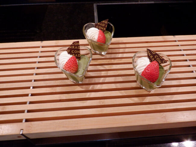 アフタヌーンティー　15：00～17：00<br /><br />スイーツが追加されました！<br />抹茶のムース？がめちゃくちゃ美味しかった！