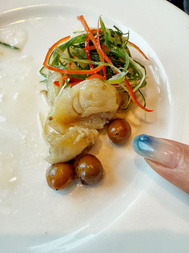 白身魚とお豆をいただいたら<br />このお豆がとっても美味しい！<br />けど何豆か全くわからん<br /><br />