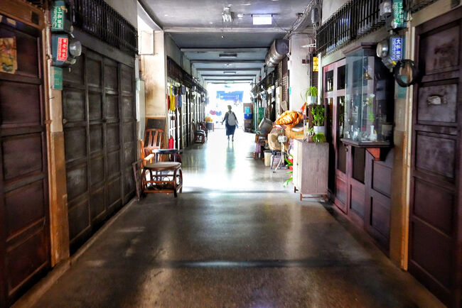 トイレに爆走する姉の後ろ姿<br /><br />それと<br />今回の台湾旅行にはトイレ対策に<br />トイレットペーパーを日本から持ってきたのだけど<br />大活躍でした！<br /><br /><br />