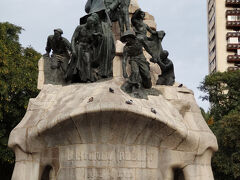 ガウディのロベルト博士のモニュメント。