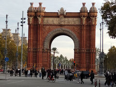 1888年のバルセロナ万博のために建設されたバルセロナ凱旋門。
