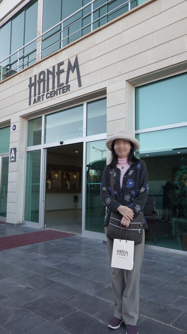 お買い上げの子袋と一緒に記念撮影…<br />(満足顔です)<br />