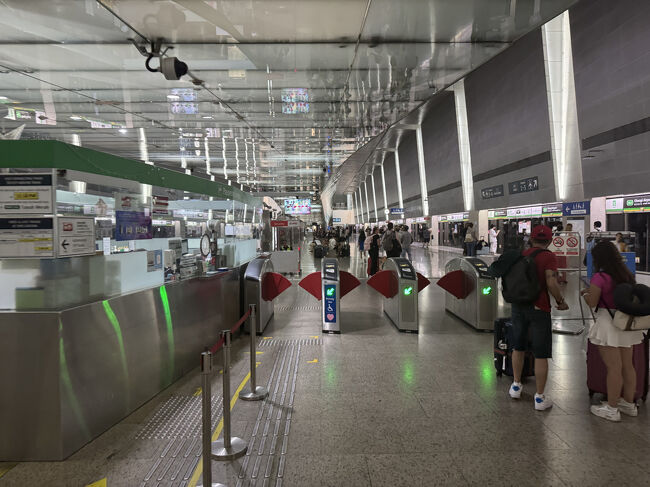18:38　MRT チャンギ・エアポート(CG2)到着。