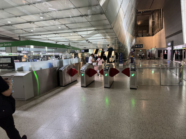 20:25　チャンギ・エアポート(CG2)に戻りました。