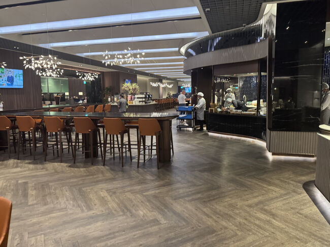 ミールの支度をしています。