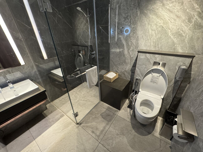 5時に目覚めのシャワーを浴びます。