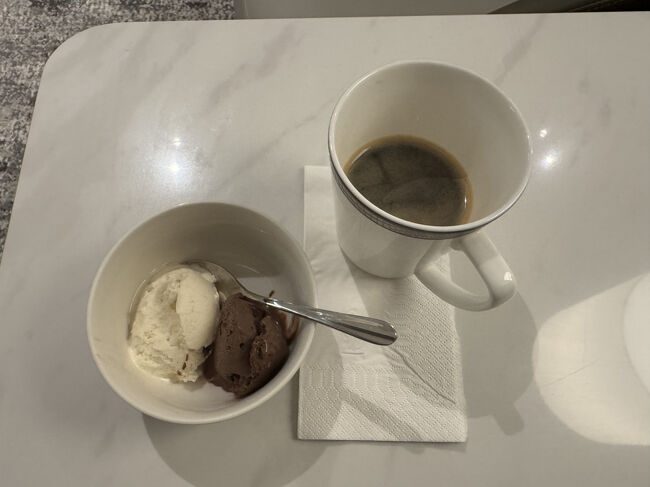 アイスクリームとコーヒーを頂きました。