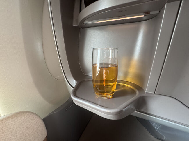 ウェルカムドリンクは、オレンジジュース、アップルジュース、トマトジュースからアップルを選択。