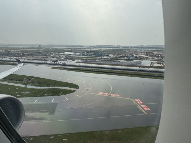 10:25 RWY20Cから離陸しました。