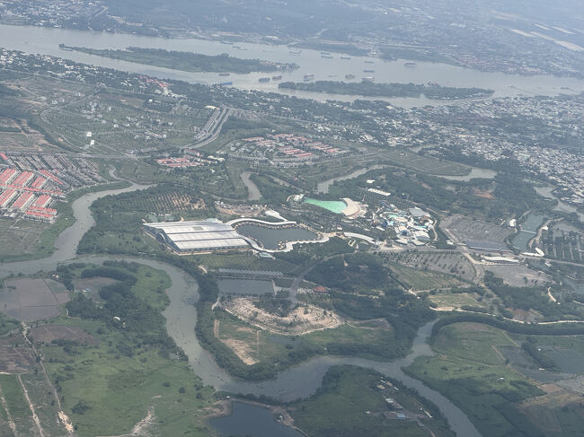 アメージングベイ ウォーターパーク。新しいテーマパークのようです。<br />上に見える大きな川はドンナイ川。