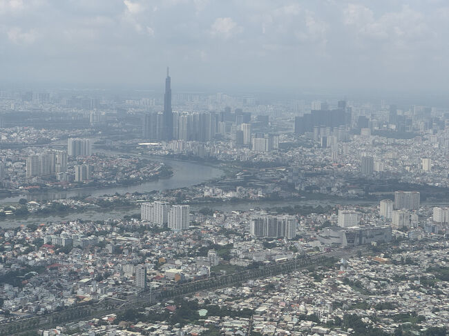 遠くにランドマーク81を眺め、いつもの着陸ルートです。