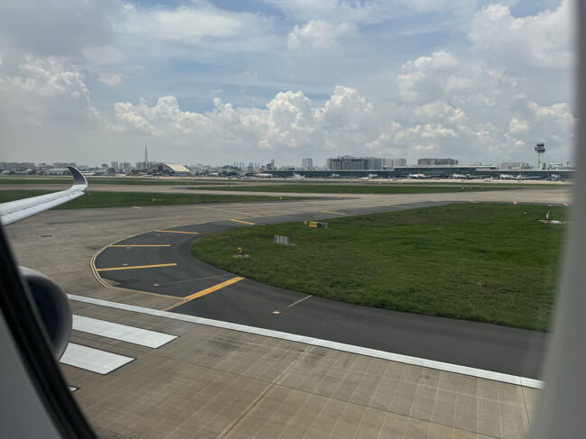 11:03　RWY25Rに着陸。