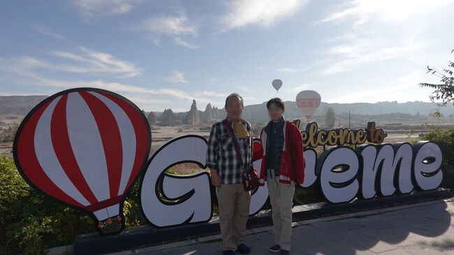 ギョレメ撮影ポイントで、気球と共に<br />