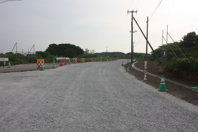 勇払郡むかわ町汐見。<br />踏切跡を渡りました。