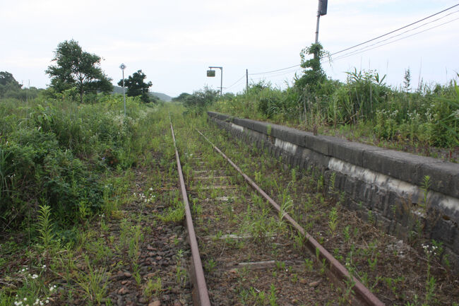 勇払郡むかわ町汐見。<br />富川方面を望みます。<br />線路が続いていました。