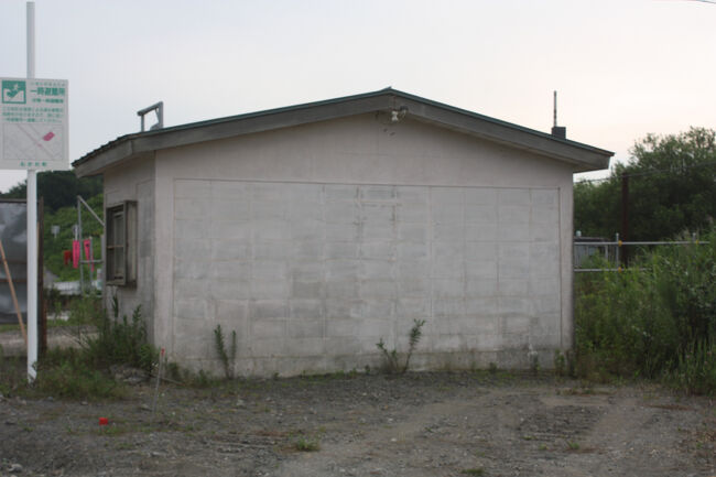 勇払郡むかわ町汐見。<br />待合室を出ました。