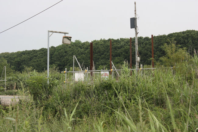 勇払郡むかわ町汐見。<br />鵡川側のミラーと待合所です。