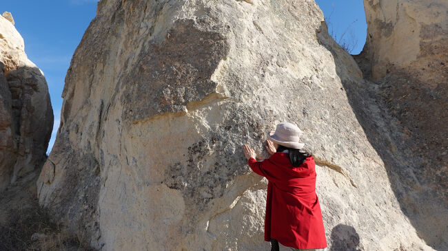 タッチ！<br />奇岩からパワーをもらう…(許されないかな？！)<br />