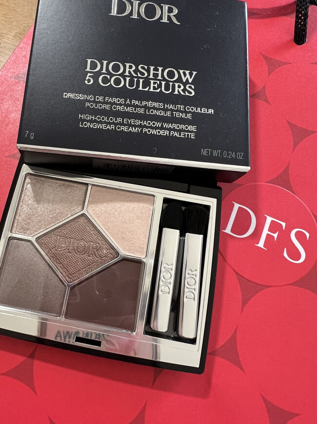 あと<br /><br />DIORでアイシャドウを買いました　￥8,100<br /><br />これは空港のセキュリティー内で受け取るようです<br /><br /><br /><br />では少し、だいぶ早いけど車を返却して空港へ向かいます