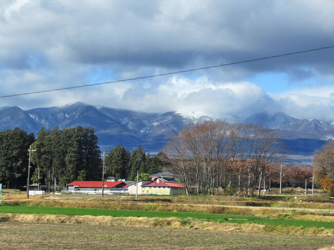 那須の山は冠雪しています。