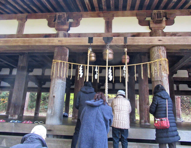 中央にあるこの場所で参拝。