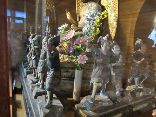 如来像の周りには「木造十二神将像」・・・薬師如来の従者で、同時期に造られたもの。