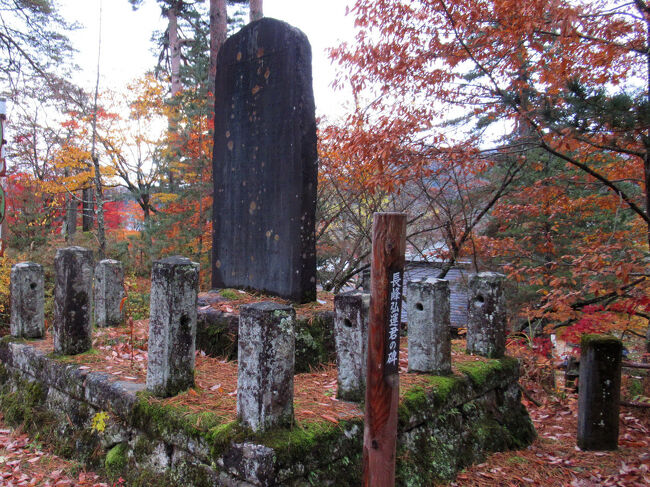 【長峰弘運君の碑】・・・長峰弘運は明治元年に生まれ、柳津のお寺の住職として赴任し、その後、小学校の教育に熱心に尽力したということで、教え子達がこの碑を建てたそうです。