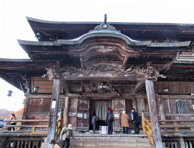 圓蔵寺の本尊が安置されている本堂の「菊光堂」・・・臨済宗妙心寺派の圓蔵寺は、807年に徳一大師によって開創されたと伝えられ、本尊の福満虚空蔵菩薩は弘法大師・空海の作と言われています。