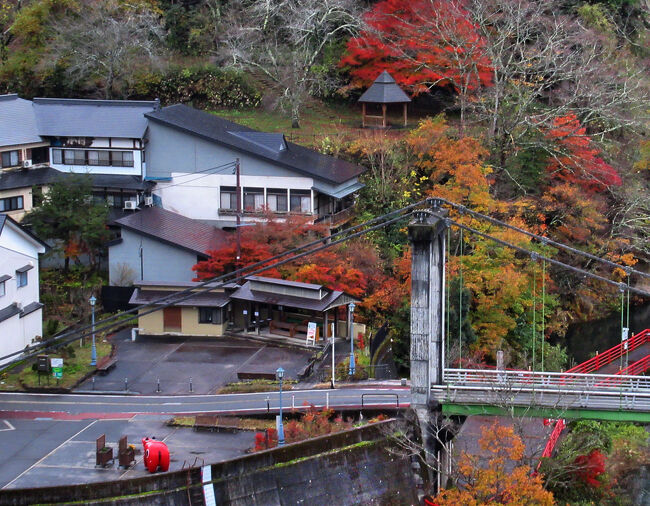 観月橋を渡ったところにも赤べこ。