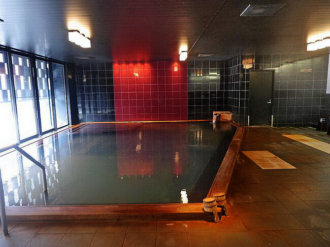 露天風呂はありませんが、とても温まる良質なお湯でした。<br />明日も会津の紅葉と歴史・文化を楽しみましょう。