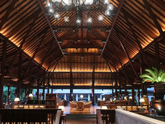 夕食を食べに、再び隣接するハイアットリージェンシーへ。