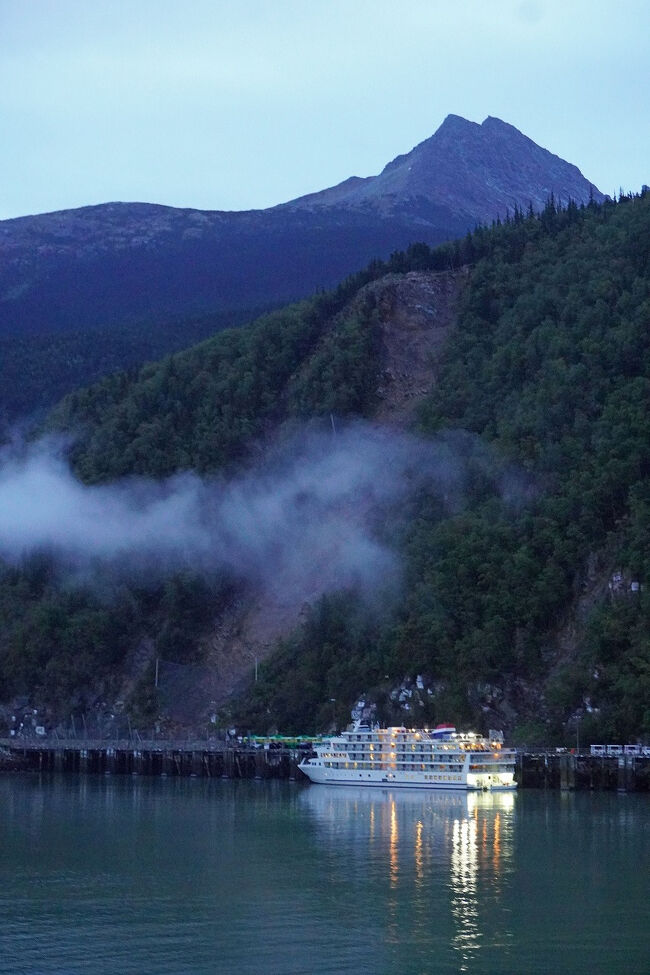 この日の先客はアメリカン・クルーズ・ラインのアメリカン・コンステレーションでした。先客というよりは前日から停泊しているような感じです。