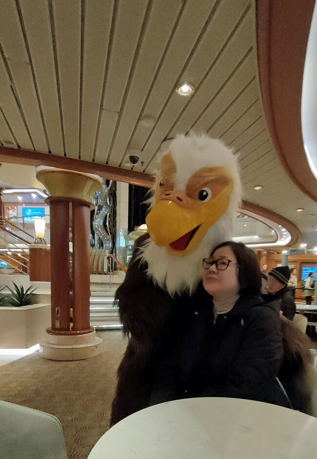 この日もHISのホワイトパス鉄道のオプションがあり、待機していたらツアーの方とお会いすることが出来ました。今回のツアーで唯一白頭鷲と出会えた瞬間です。