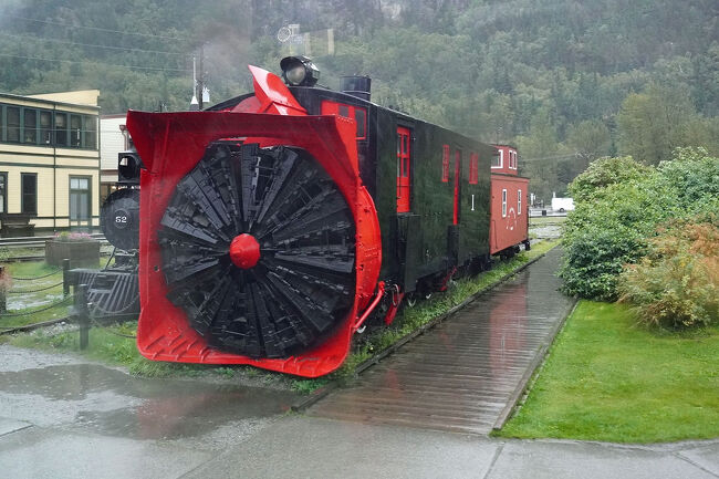 「White Pass Rotary Plow #1」これはホワイトパス＆ユーコーン鉄道で使われて引退したロータリー除雪車1号です。1898年に導入され、1964年まで使用されていました。